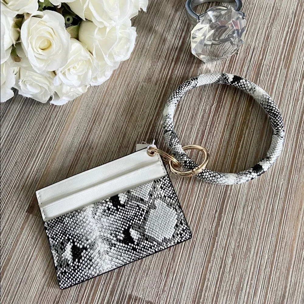 Everyday Chic Keyring Wallet - Picture 1 of 5